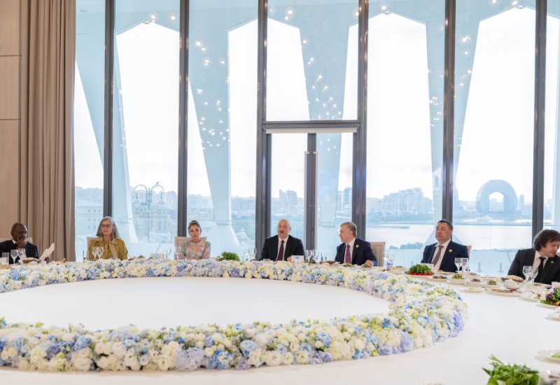President Ilham Aliyev and First Lady Mehriban Aliyeva host official reception in honor of heads of state and delegations participating in WUF13 (PHOTO)