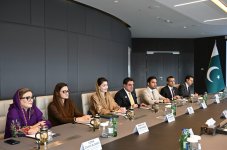 Azerbaijan’s Economy Minister meets Pakistan’s Punjab Chief Minister on WUF13 sidelines (PHOTO)