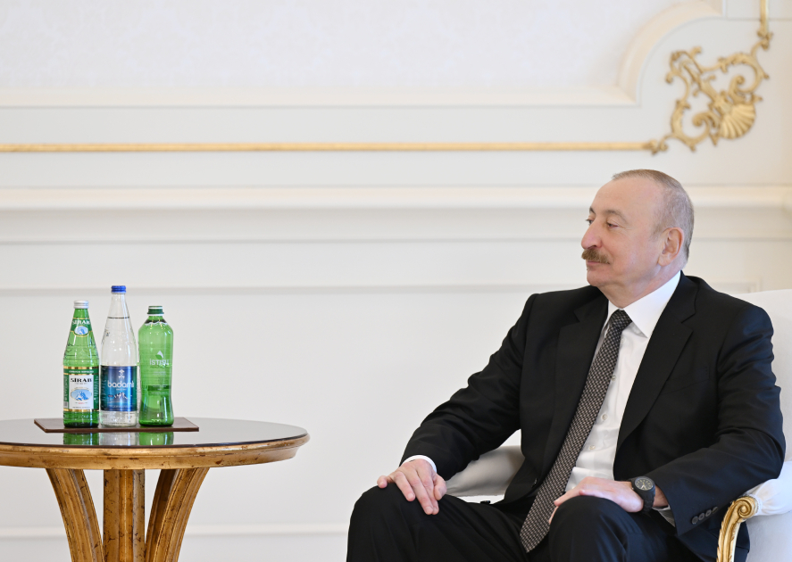 President Ilham Aliyev meets with President of Mauritius (PHOTO)