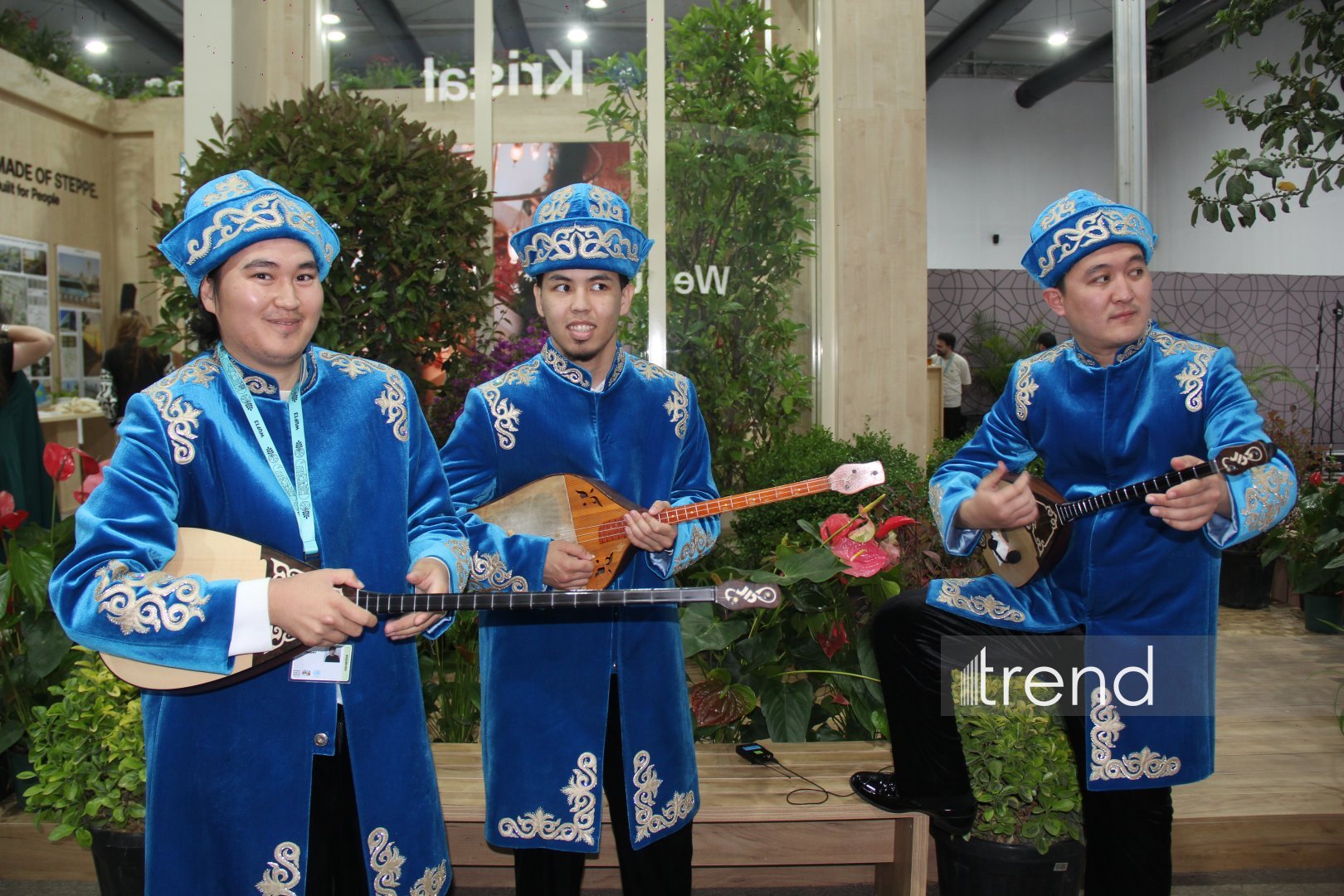 Top WUF13 participants showcase national costumes in Baku, turning Forum into global cultural pavilion (PHOTO)