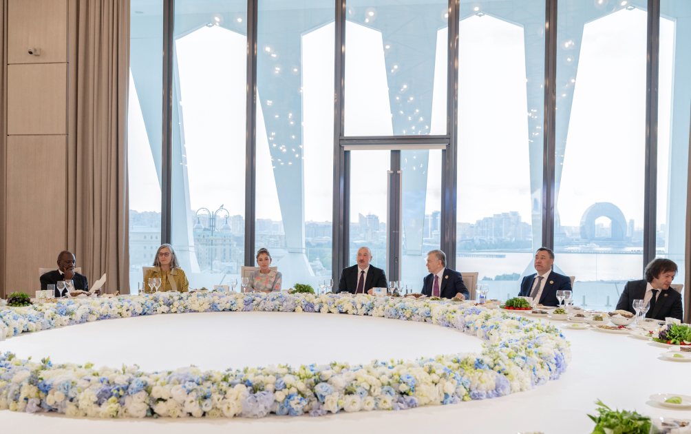 President Ilham Aliyev and First Lady Mehriban Aliyeva host official reception in honor of heads of state and delegations participating in WUF13 (PHOTO/VIDEO)