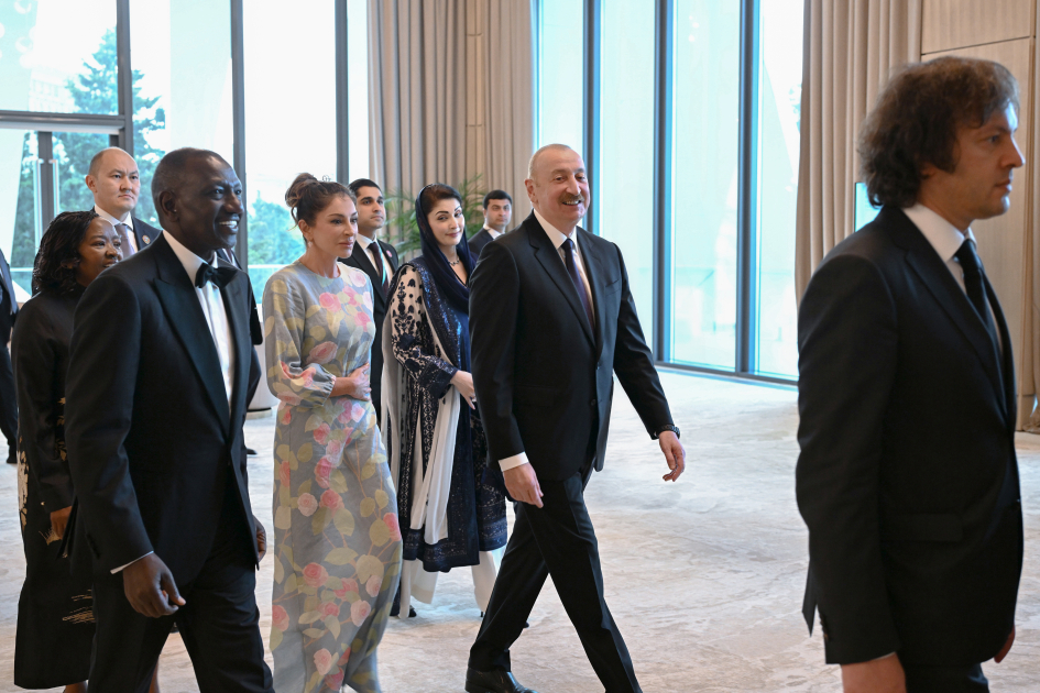 President Ilham Aliyev and First Lady Mehriban Aliyeva host official reception in honor of heads of state and delegations participating in WUF13 (PHOTO/VIDEO)