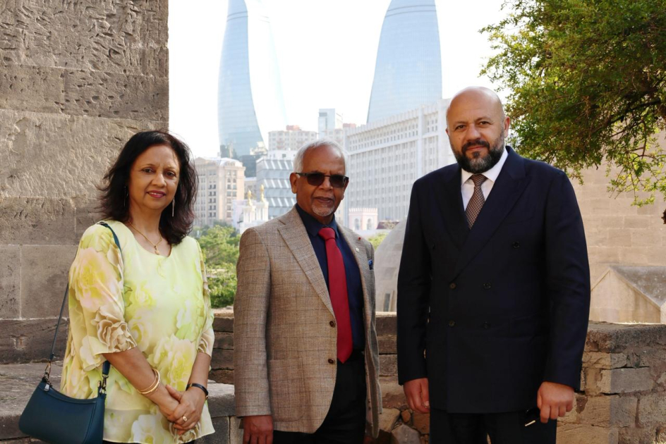 President of Mauritius explores Baku’s historic Icherisheher at WUF13 (PHOTO)