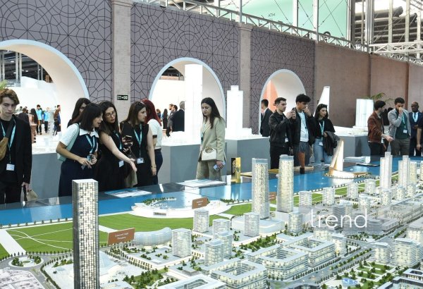 Baku White City pavilion captures attention of foreign delegates at WUF13 (PHOTO)