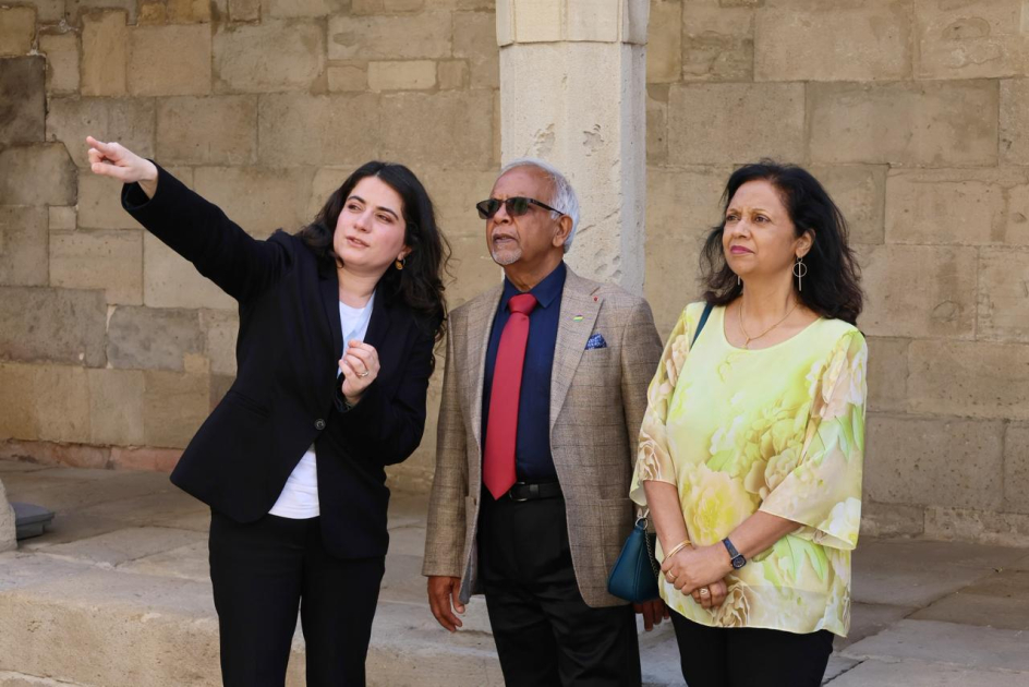 President of Mauritius explores Baku’s historic Icherisheher at WUF13 (PHOTO)