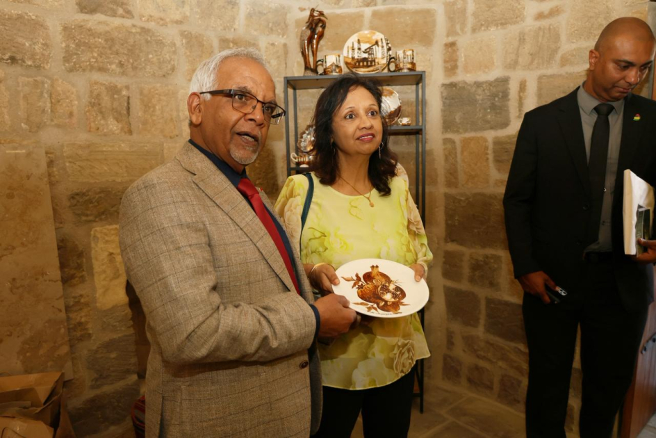 President of Mauritius explores Baku’s historic Icherisheher at WUF13 (PHOTO)