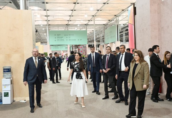 Heydar Aliyev Foundation VP Leyla Aliyeva and Head of Baku Media Center Arzu Aliyeva tour Urban Expo exhibition (PHOTO)
