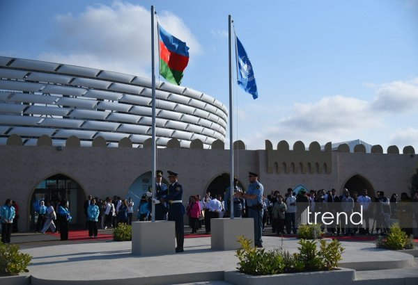 WUF13 hosts ceremony of lowering flags of Azerbaijan and UN (PHOTO)
