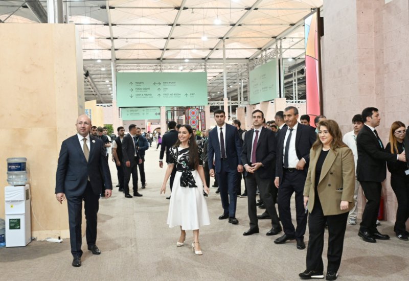 Heydar Aliyev Foundation VP Leyla Aliyeva and Head of Baku Media Center Arzu Aliyeva visit Urban Expo exhibition (PHOTO)