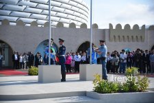WUF13 hosts ceremony of lowering flags of Azerbaijan and UN (PHOTO)