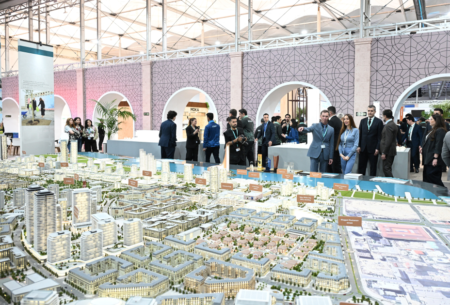 Heydar Aliyev Foundation VP Leyla Aliyeva and Head of Baku Media Center Arzu Aliyeva visit Urban Expo exhibition (PHOTO)