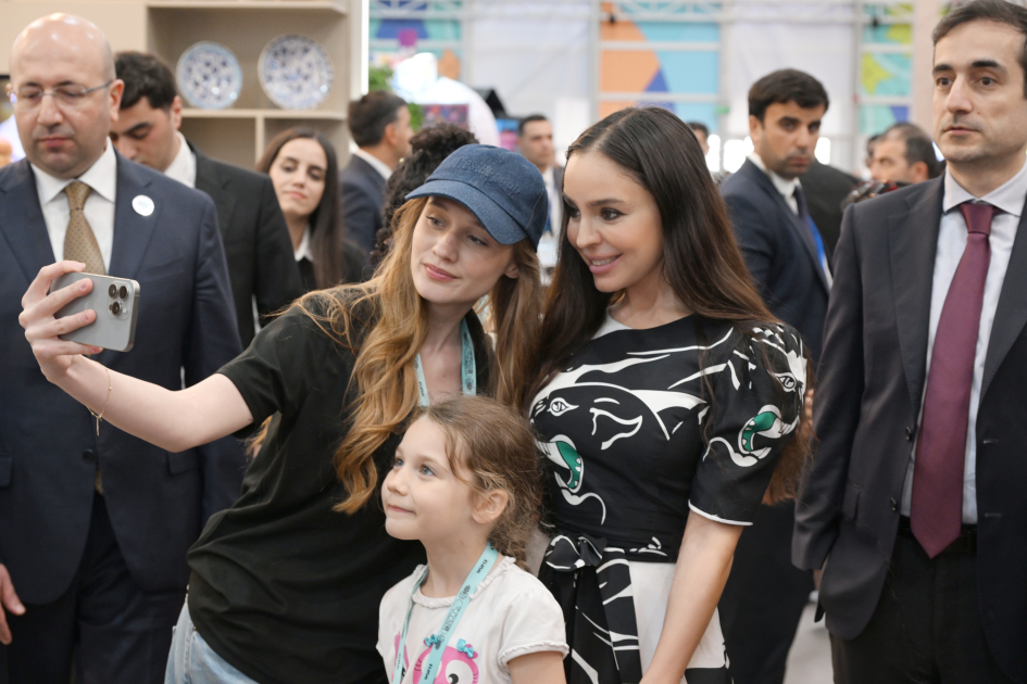 Heydar Aliyev Foundation VP Leyla Aliyeva and Head of Baku Media Center Arzu Aliyeva visit Urban Expo exhibition (PHOTO)
