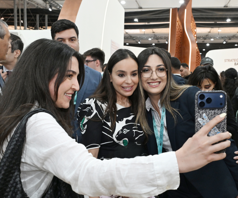 Heydar Aliyev Foundation VP Leyla Aliyeva and Head of Baku Media Center Arzu Aliyeva visit Urban Expo exhibition (PHOTO)