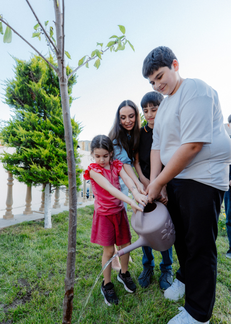 Leyla Aliyeva and Alena Aliyeva visit Social Rehabilitation Center (PHOTO)