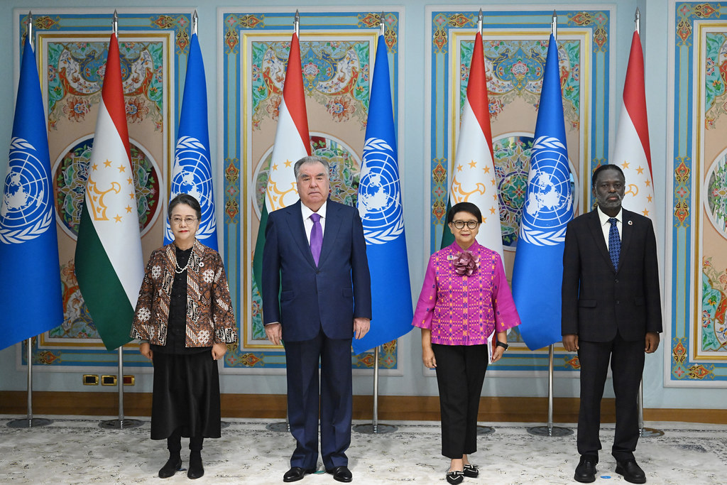 President of Tajikistan discusses water diplomacy issues with UN deputy secretaries-general