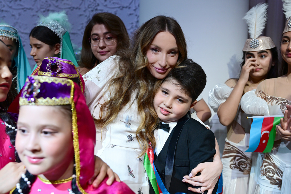 Leyla Aliyeva and Alena Aliyeva attend concert marking Independence Day at SANAT Children's Music and Art Center (PHOTO)