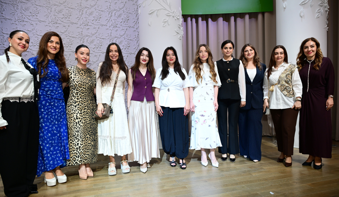 Leyla Aliyeva and Alena Aliyeva attend concert marking Independence Day at SANAT Children's Music and Art Center (PHOTO)