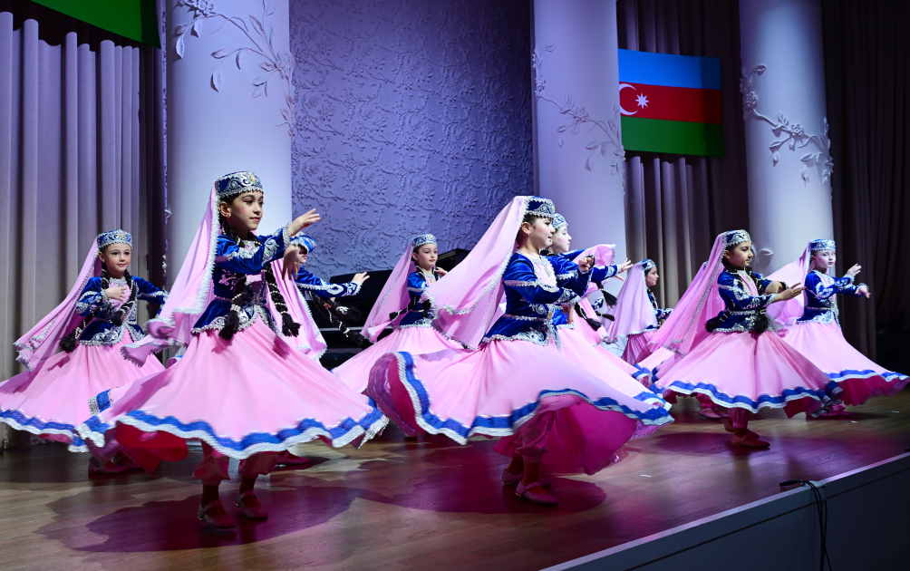 Leyla Aliyeva and Alena Aliyeva attend concert marking Independence Day at SANAT Children's Music and Art Center (PHOTO)