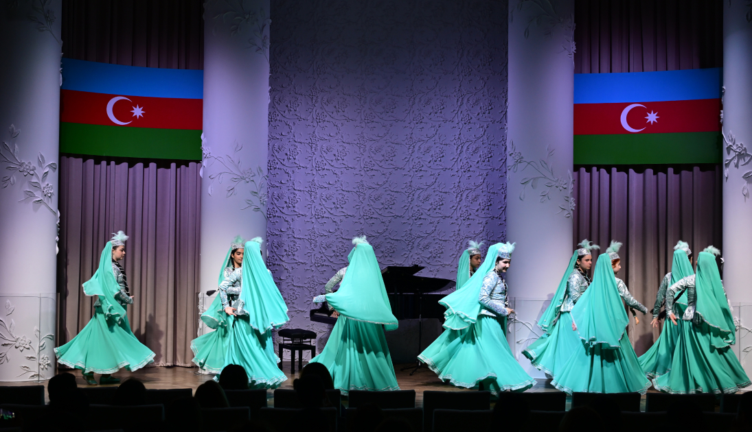 Leyla Aliyeva and Alena Aliyeva attend concert marking Independence Day at SANAT Children's Music and Art Center (PHOTO)