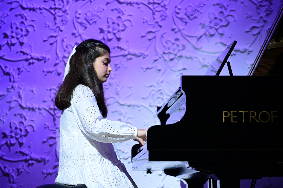 Leyla Aliyeva and Alena Aliyeva attend concert marking Independence Day at SANAT Children's Music and Art Center (PHOTO)