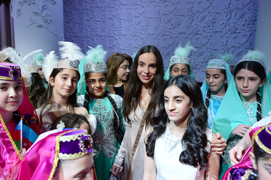 Leyla Aliyeva and Alena Aliyeva attend concert marking Independence Day at SANAT Children's Music and Art Center (PHOTO)