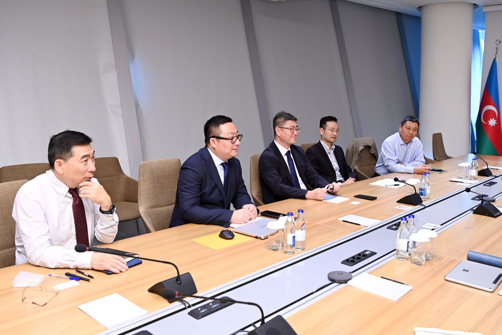 SOCAR and Chinese company discuss prospects of co-op on Absheron field (PHOTO)
