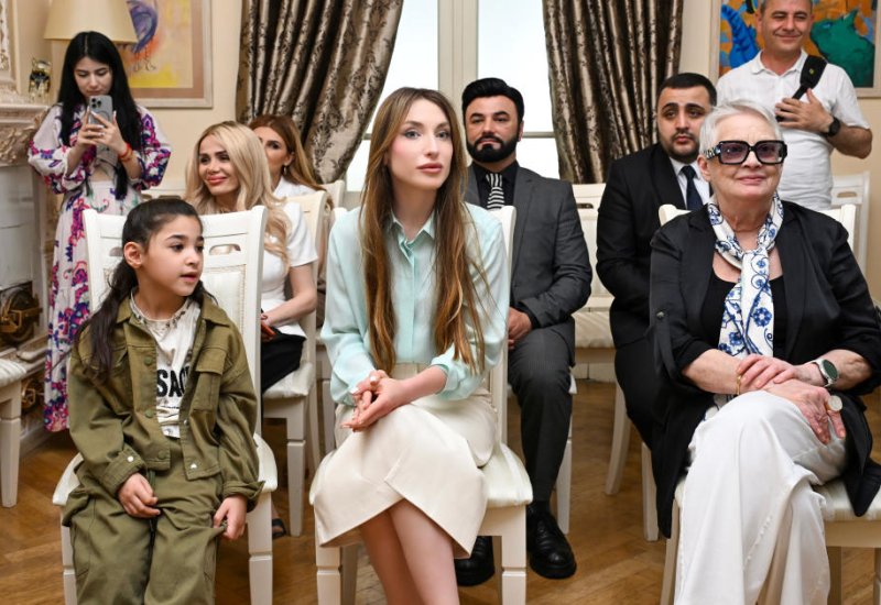 Alena Aliyeva takes part in charity master class for children at Maksud Ibragimbekov Creativity Center (PHOTO)