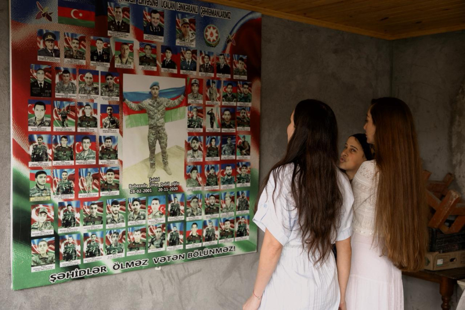 Leyla Aliyeva and Arzu Aliyeva visit family of Patriotic War martyr in Lankaran (PHOTO)