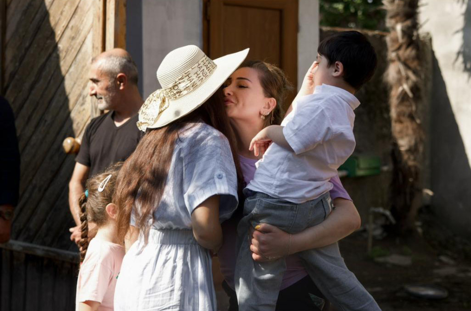 Leyla Aliyeva and Arzu Aliyeva explore creative work of local craftsman during Lankaran visit (PHOTO)