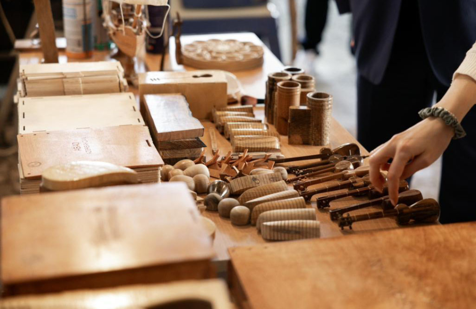Leyla Aliyeva and Arzu Aliyeva explore creative work of local craftsman during Lankaran visit (PHOTO)