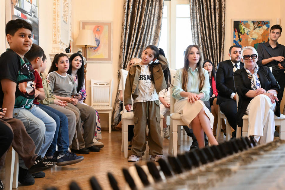 Alena Aliyeva takes part in charity master class for children at Maksud Ibragimbekov Creativity Center (PHOTO)