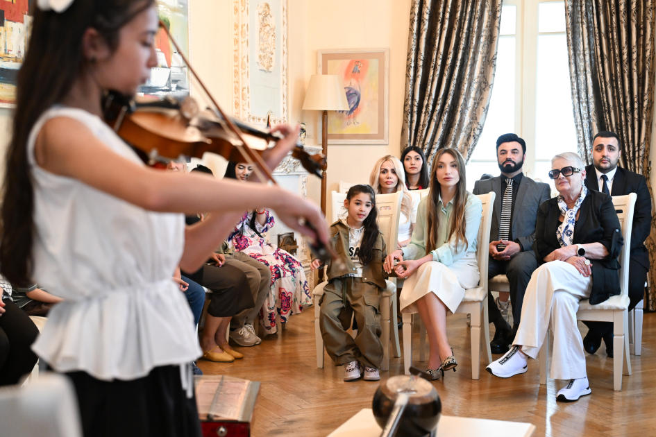 Alena Aliyeva takes part in charity master class for children at Maksud Ibragimbekov Creativity Center (PHOTO)