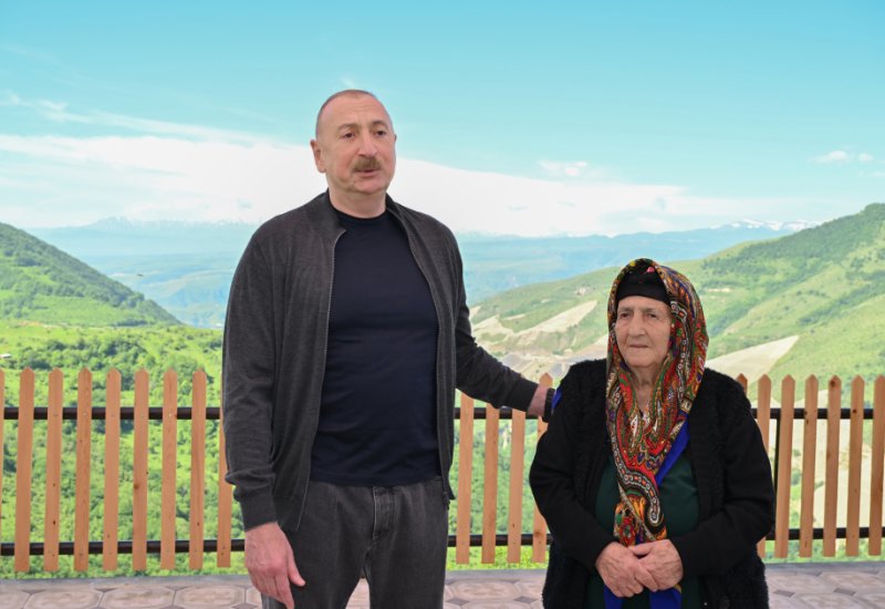 President Ilham Aliyev's sincere dialogue with residents of Boyuk Galaderesi village of Shusha (VIDEO)