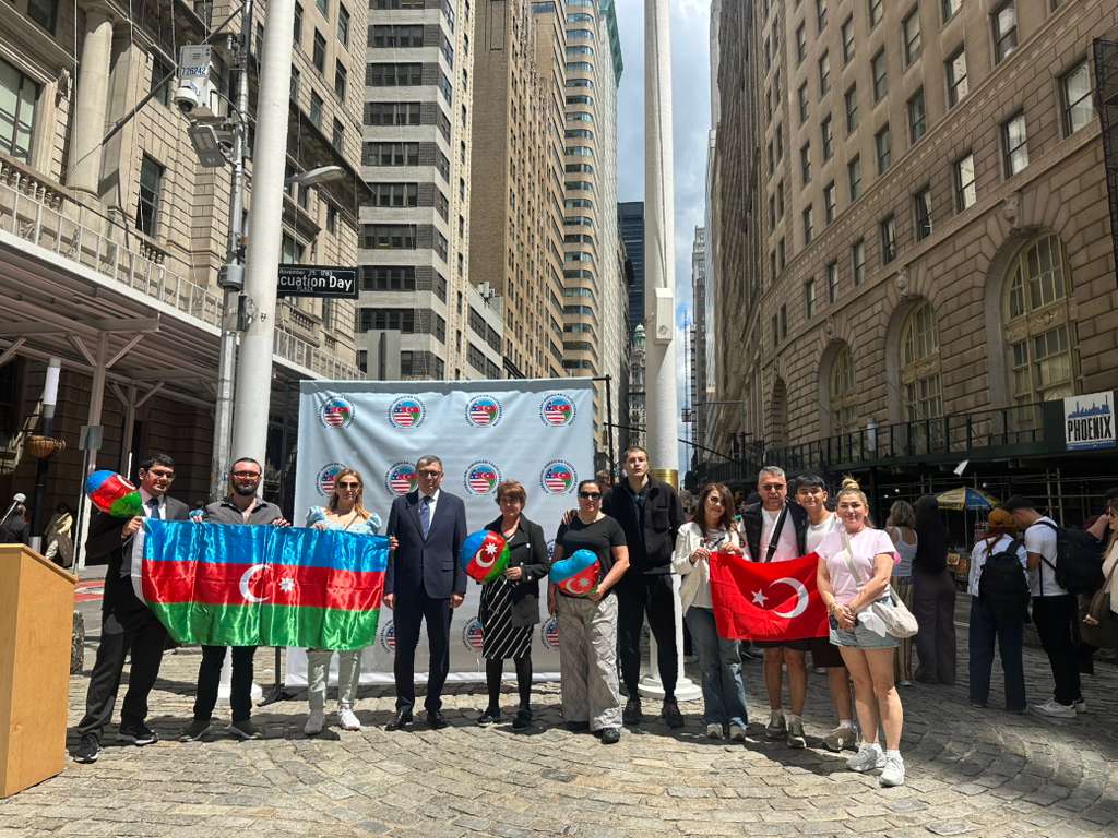 Azerbaijan Independence Day celebrated at flag-raising ceremony in New York (PHOTO)