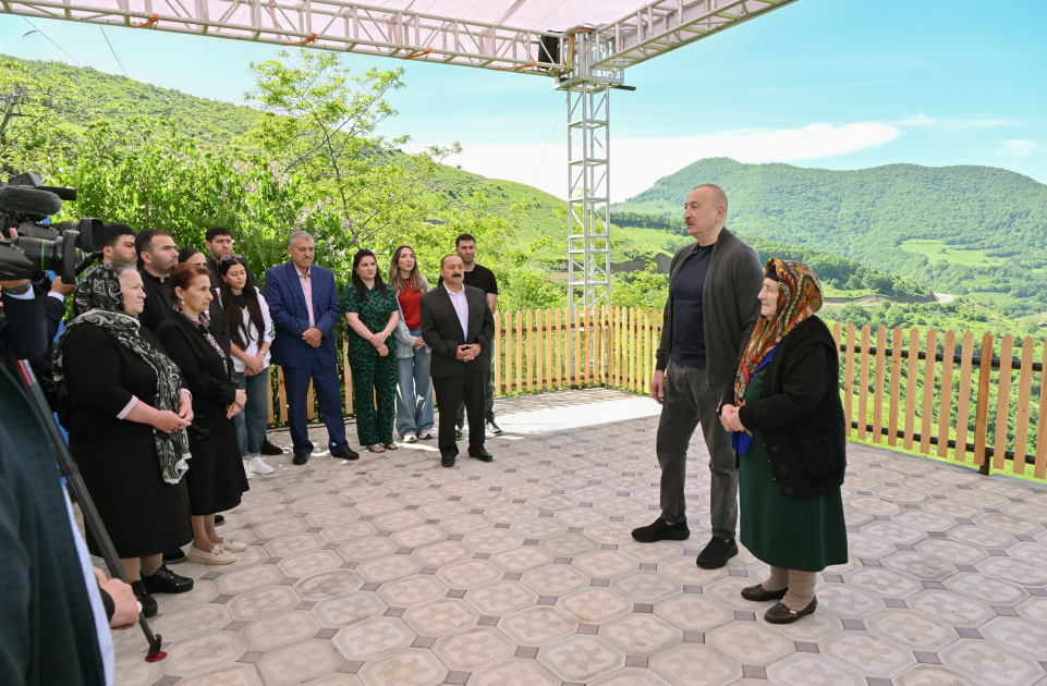 President Ilham Aliyev inspects progress of developments in Boyuk Galaderesi village of Shusha and meets with residents (PHOTO/VIDEO)