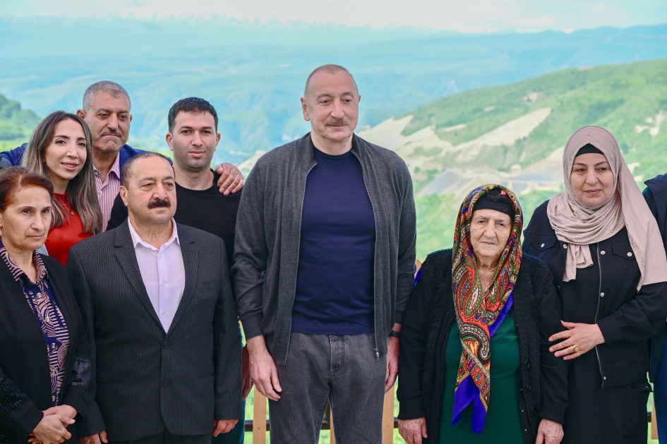 President Ilham Aliyev inspects progress of developments in Boyuk Galaderesi village of Shusha and meets with residents (PHOTO/VIDEO)