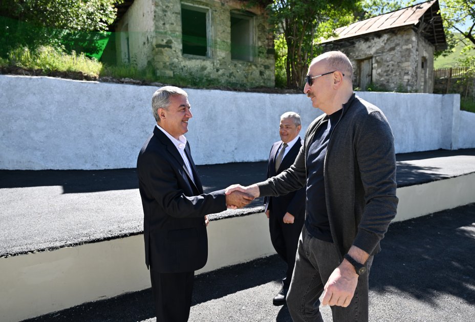 President Ilham Aliyev inspects progress of developments in Boyuk Galaderesi village of Shusha and meets with residents (PHOTO/VIDEO)