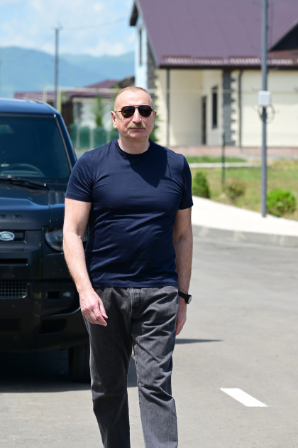 President Ilham Aliyev inspects private houses designated for servicemen in Khojaly (PHOTO)