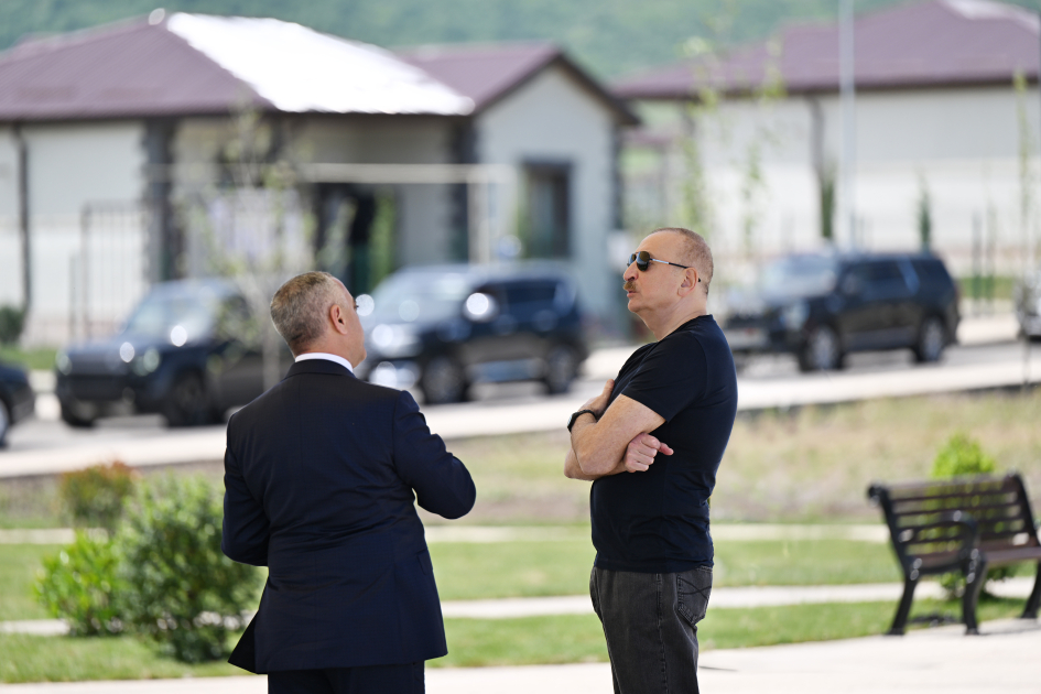 President Ilham Aliyev inspects private houses designated for servicemen in Khojaly (PHOTO)