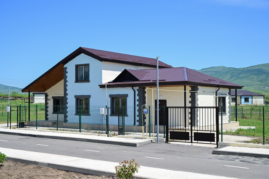 President Ilham Aliyev inspects private houses designated for servicemen in Khojaly (PHOTO)