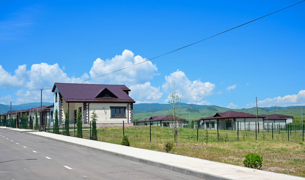 President Ilham Aliyev inspects private houses designated for servicemen in Khojaly (PHOTO)