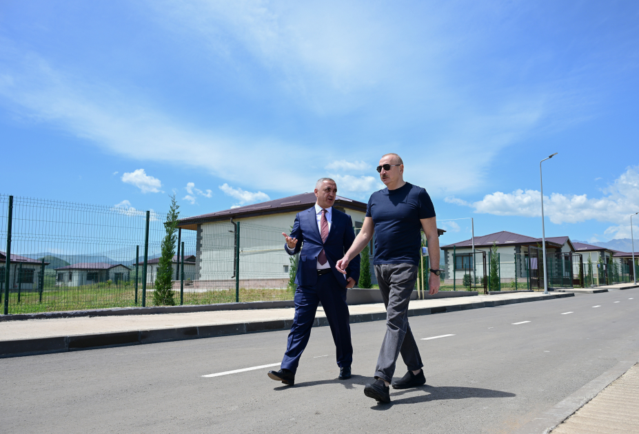 President Ilham Aliyev inspects private houses designated for servicemen in Khojaly (PHOTO)