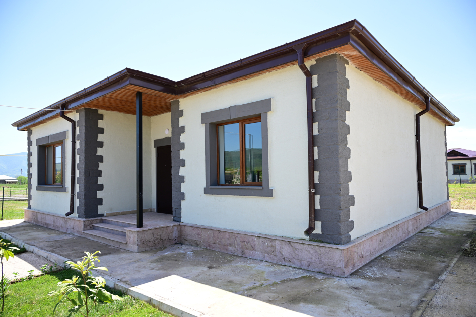 President Ilham Aliyev inspects private houses designated for servicemen in Khojaly (PHOTO)