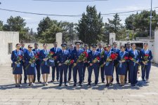 AZAL delegation visits grave of National Hero Hokuma Aliyeva (PHOTO)