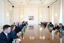 President Ilham Aliyev receives U.S. delegation led by Assistant Secretary of State for Economic, Energy, and Business Affairs (PHOTO)