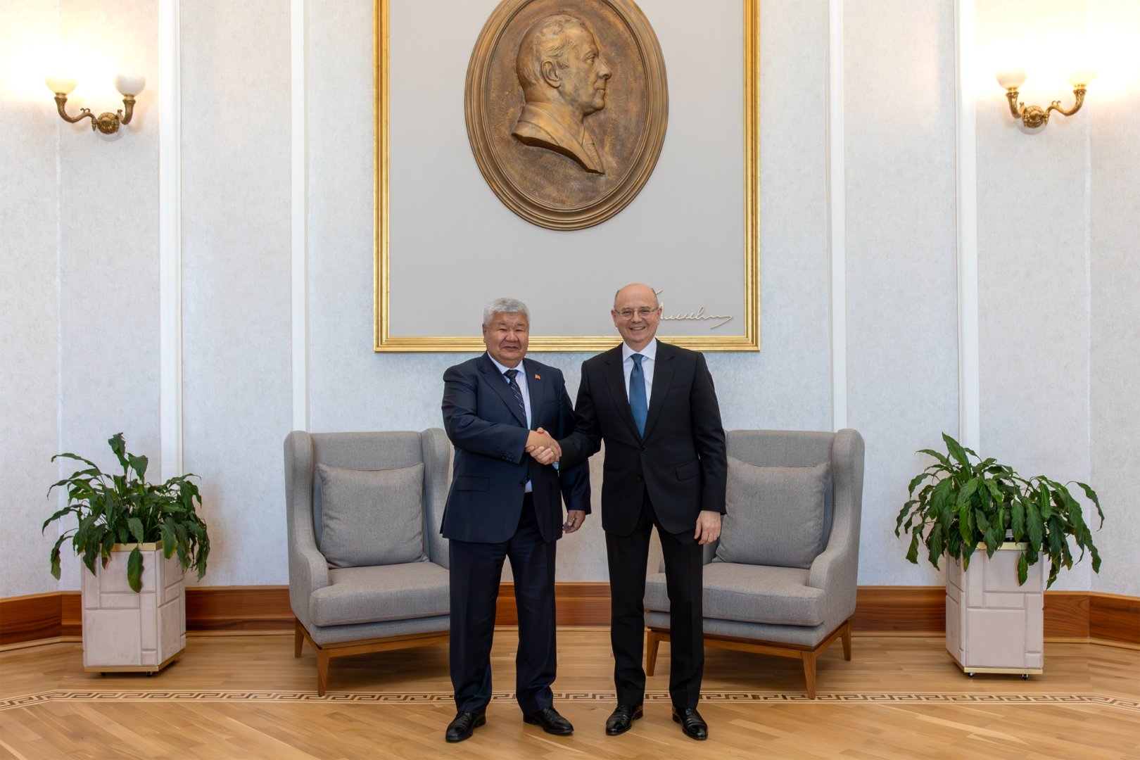 Azerbaijan, Kyrgyzstan explore expansion of energy co-op at Baku Energy Week (PHOTO)