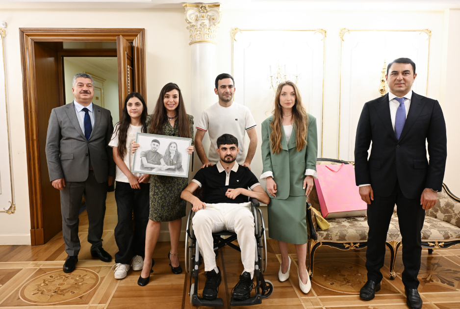 Leyla Aliyeva and Alena Aliyeva attend performance of "The Little Prince" based on same name at Azerbaijan State Academic Musical Theater (FOTO)