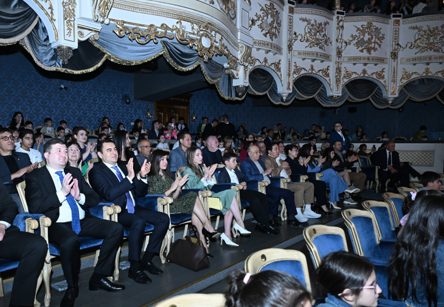 Leyla Aliyeva and Alena Aliyeva attend performance of "The Little Prince" based on same name at Azerbaijan State Academic Musical Theater (FOTO)