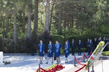 AZAL team and civil aviation representatives visit Alley of Honors (PHOTO)