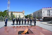 Azerbaijani deputy prime minister's delegation visits Victory Monument in Minsk (PHOTO)